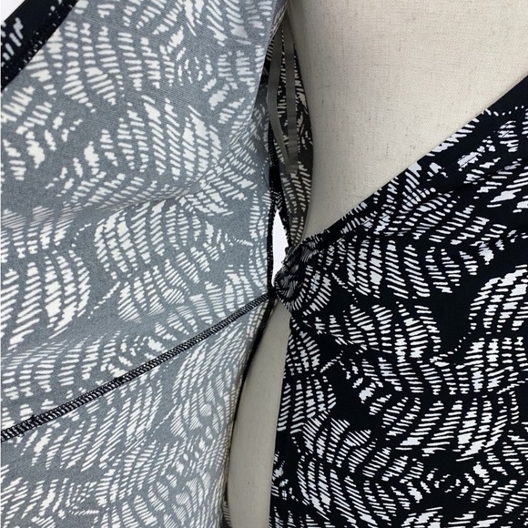 Daisy FuentesBlack and White Wrap Dress Size PXL - Picture 3 of 6